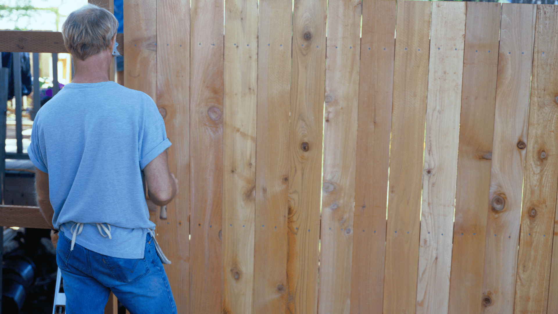 Professional fence installation team building wooden fence in Dallas Fort Worth